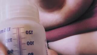 Electric Breast Pump Expressing