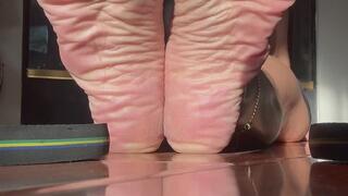 Golden Hour Foot Worship: Wrinkles, Spreads & Points
