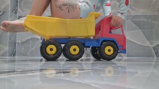DUMP TRUCK SQUASHED – I Ride It With My Ass While Letting Out Endless Farts