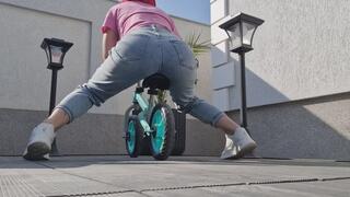 FART DOMINATION BIKE RIDE – Jeans Booty Bounce & Loud Fart Release (Close-Up Control)
