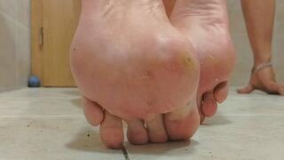 Low Angle Sole View ? Toe Flexing & Barefoot Heel Pressure