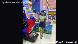 CustomVideo - 043 - Odette playing Mario Kart again