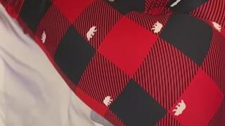 7 Melove sexy butt in tight red and black pants