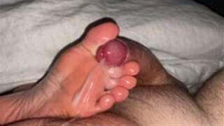 THOSE ZZZ OILY TOES AND SOLES GET FUCKED AND CUMISIDE