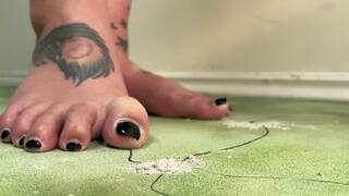 FIR21 GIGA giantess I deserve to feel good at the expense of millions under my feet!