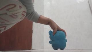 Teddy pee - by lola