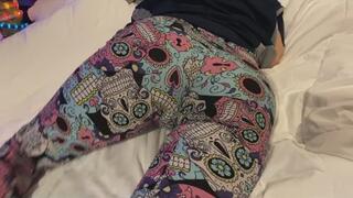 10 Melove Showing Sexy Butt and Long Toes