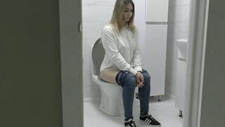 I really need to go to the loo today; big brownies are coming out of my bum MP4 HD 720p