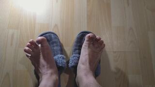 Naked male feet and toes from above