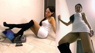 KATYA DESTROY THE LAPTOP exclusively real mistress