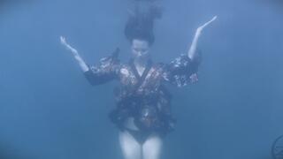 Underwater Wetlook – Floral Kimono in the Ocean- Zura - 4K