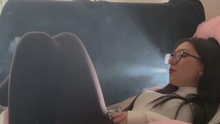 SEPTEMBER - SMOKE IN A SEMI-RELEVELING POSITION WITH THIN LEGGINGS.