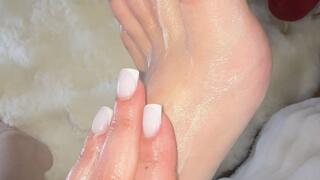 Oily Shiny Feet & Legs Worship | Close Up Creamy Toes