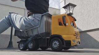 Big Denim Booty Stops My Mercedes Dump Truck – Extreme Bouncing Ride