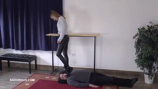 Mistress Bonnie crushed a slave's face with a boot A mp4