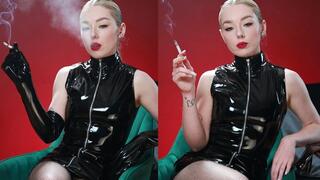 Charlotte smoking domme