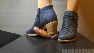 Lateral CBT Board Cock and Balls Destruction – Blue Perforated Block Heel ankle Boots (Western-Casual) Intense Trample and Massive Cumshot (23 Min). Lateral CBT Destrucción – Botines estilo Western-Casual, Trample intenso y corrida masiva (23 Min).