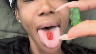 Ebony Giantess Devours 3 Gummy Preys in Bed: Solo gummy & Couple gummy Slow Vore