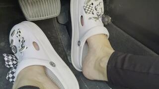 SEXY LORY presses the gas pedal