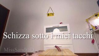 Schizza sotto i miei tacchi - cockbox