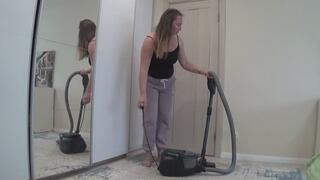 Pulling out and winding the vacuum cleaner cord