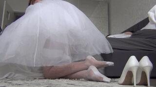 The bride has a juicy ass b