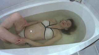 M HOLD BREATH IN HOT BATHTUB AND SEXY BUBLES UNDERWATER 3 UF