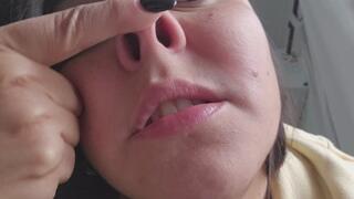 pig nose, nostril flaring