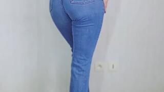 MILF in jeans tease you