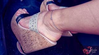 Sandra Jayde 12-07-22 Higly arched barefeet in those extrem heels mules (1080p)