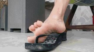 Playing with flip flop on the terrace AVI(1920x1080)FHD