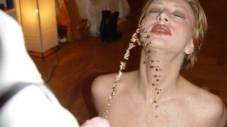 Xena Pee and gets first Goldenshower