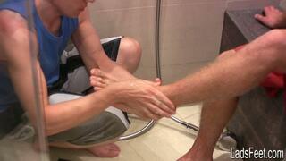 Angel Having His Feet Washed HD