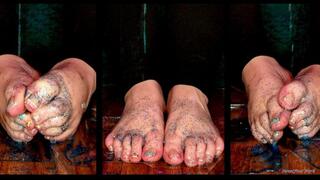 2 Minute All Toes Slow Motion BBW Oily Foot Worship POV - Watch as The Glitter and Oil Shimmer All Over My Big Wide Wrinkled Soles and Perfectly Pedicured Toes While I Sit in My Tight Black Leggings - No Talking – SweetFootWork