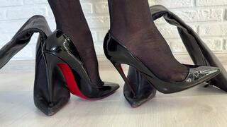 Wrecked Louboutin, Louboutin so Kate 120 crush, high heels crush, wrecked high heels, stomping high heels boots, high heels crush, wrecked Louboutins, wrecked boots, wrecked shoes