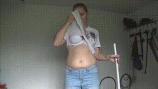 Show sexy belly with garage cleaning