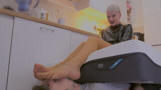 Gothic Ruslana Keeps Stockings Sniffer Under Mattress - Tan Stockings