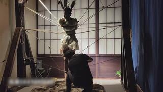 ly99-The girl was tied to a net made of rope.