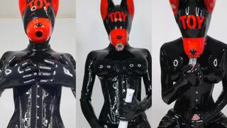 Silicone toy in latex sucks dildo and cums