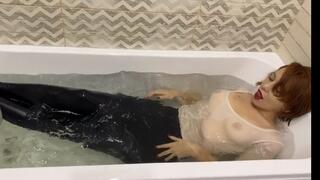 Wetlook in sexy tight outfit!
