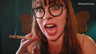 Smoking makes your teeth yellow