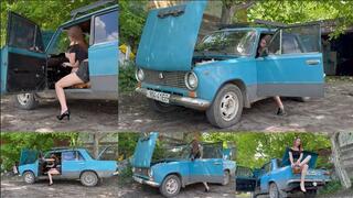 Cranking on an old blue VAZ with Lisa (custom video)