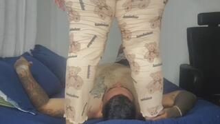 This big ass bounces on my boyfriend's face, it holds this big weight of my ass