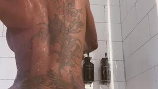 watch Ebony babe shower