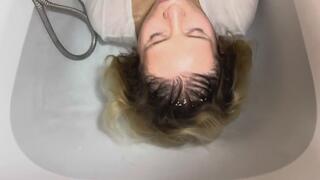 Wet Hair in the Bath!
