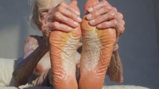 Granny Foot Oil Play - Self Massage Makes Her Horny and Dripping
