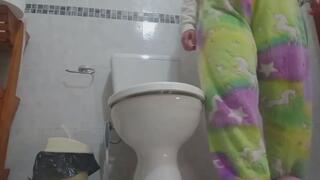 Toilet pee and farts 2