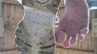 Buffalo Clog Face Step Bare Feet Above You
