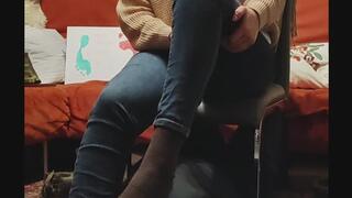 Diesmal habe ich ihn zwar nicht gefesselt aber trotzdem lasse ich meinen Kumpelfußsklaven Danny meine Macht spüren This time I didn't tie him up, but I still let him feel my power