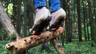 Lia in louboutin hot chick 120 got lost in the forest, high heels in mud, high heels stuck, wrecked high heels